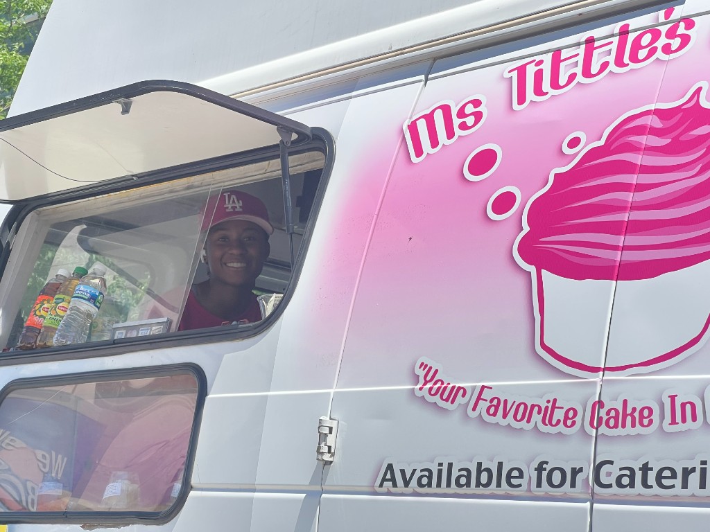 Cupcake food truck window at Chicago Food Truck Festival